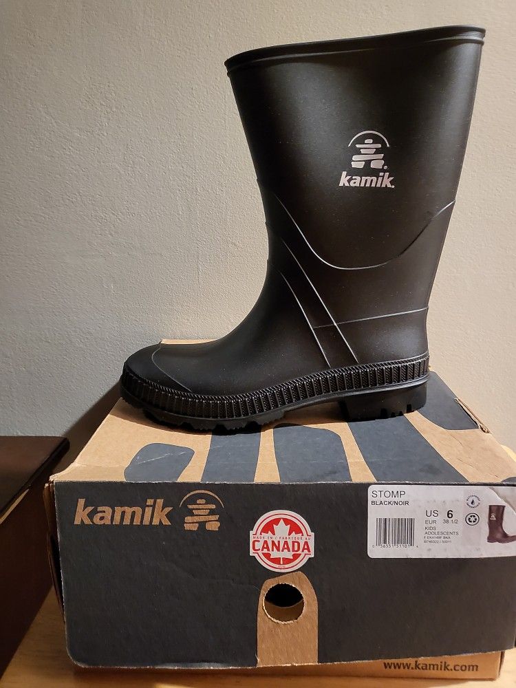 Brand New Kamik Winter Stomp Rubber Boot with a Sturdy Tread - Size 6 