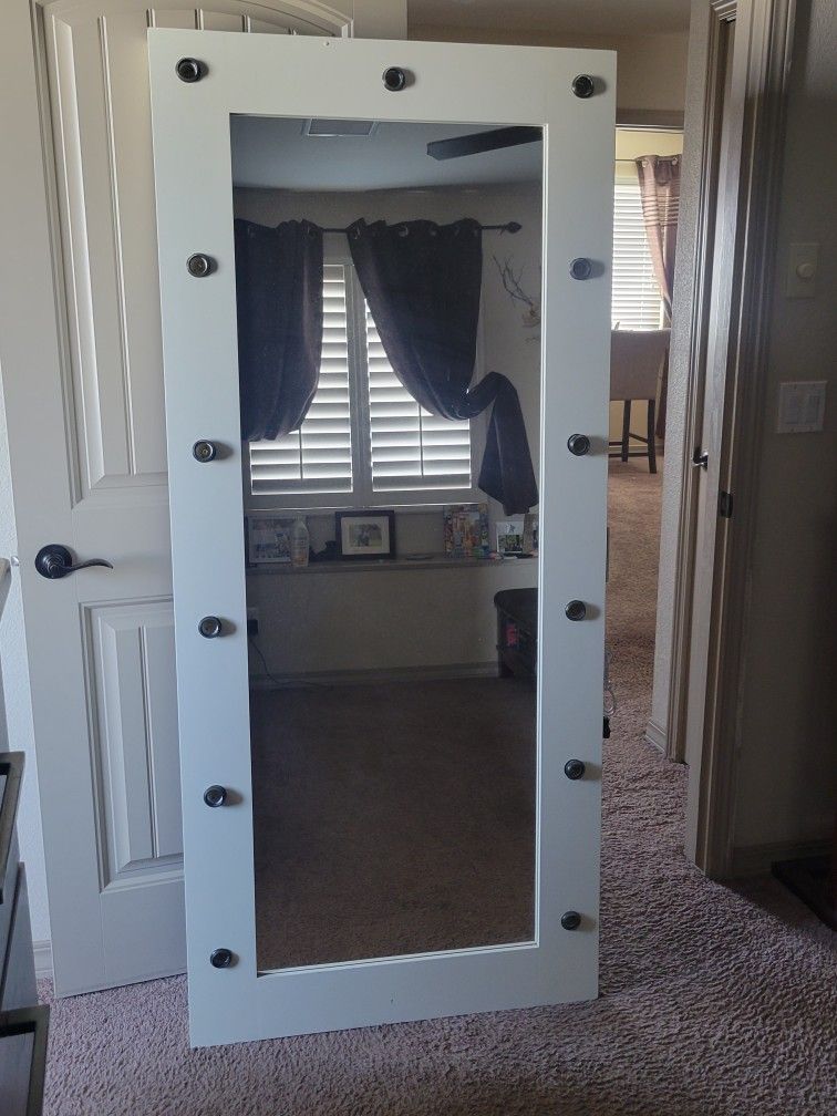 Vanity Mirror With Lights