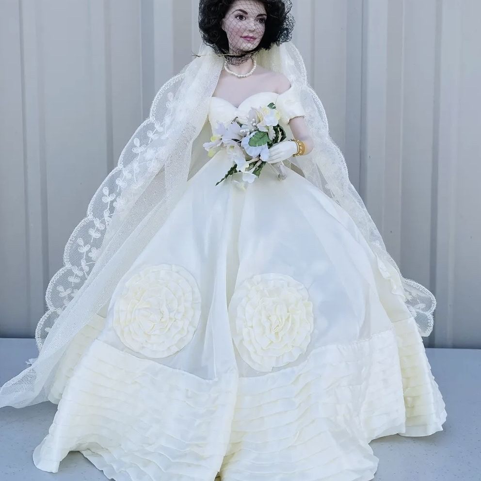 modern day jackie kennedy wedding dress Dresses by Ann Lowe adorn Winterthur