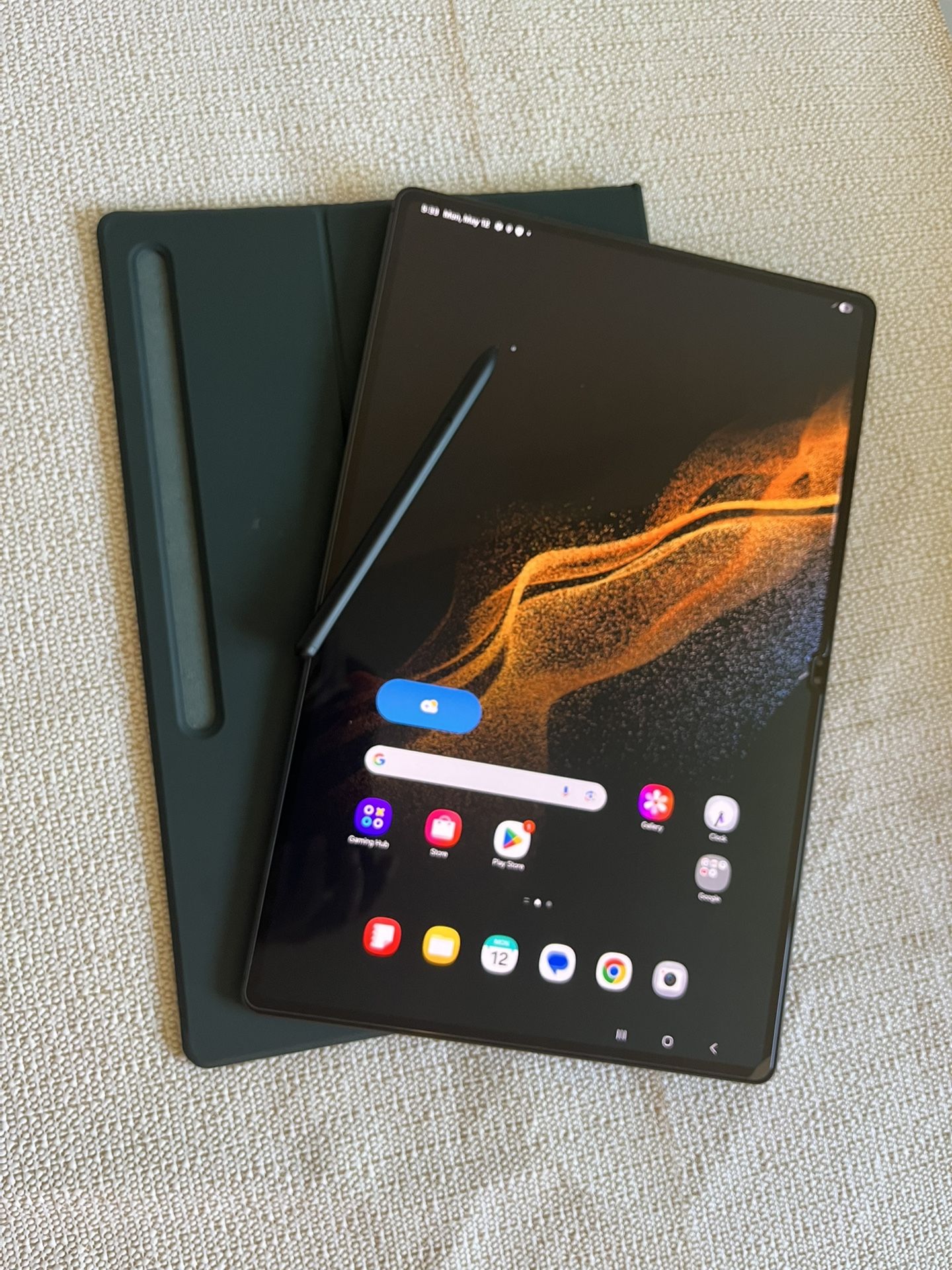 Samsung Galaxy Tab S8 Ultra (2022 Model) 256gb with keyboard, case & Stylus Pen