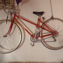 Vintage 27 Inch Schwinn Traveler 10 Speed Good Condition.