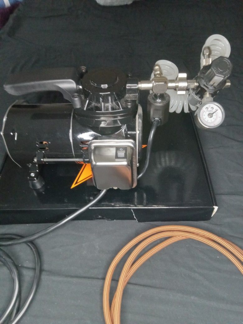 Iwata Air Compressor 80psi Woth 6 Foot Hose
