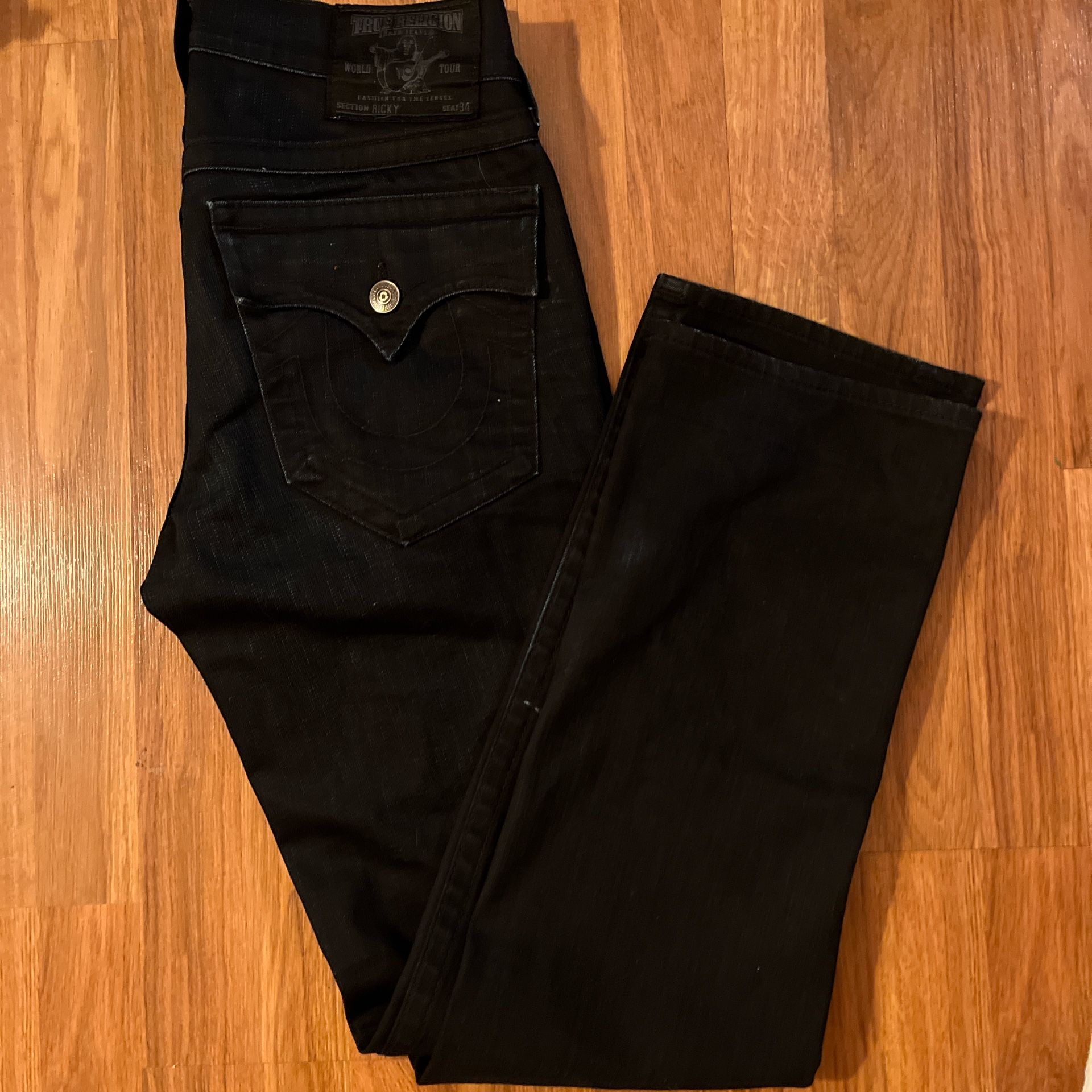 True Religion Ricky Black Jeans, with black horseshoe stitching, good condition Send Offers! SIZE 32x34