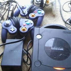 Blk Gamecube With 3 Controllers_cables.  