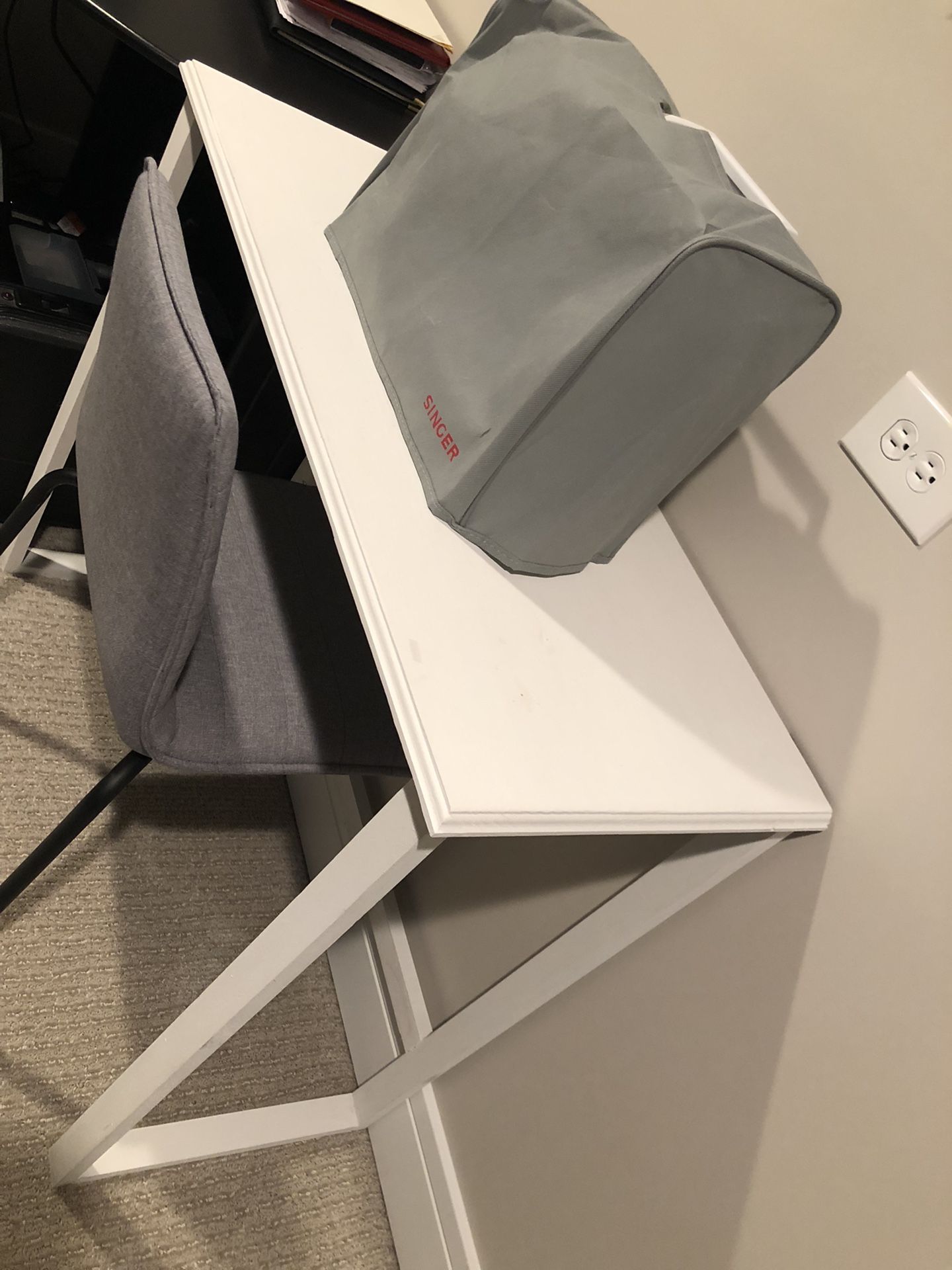 WHITE DESK
