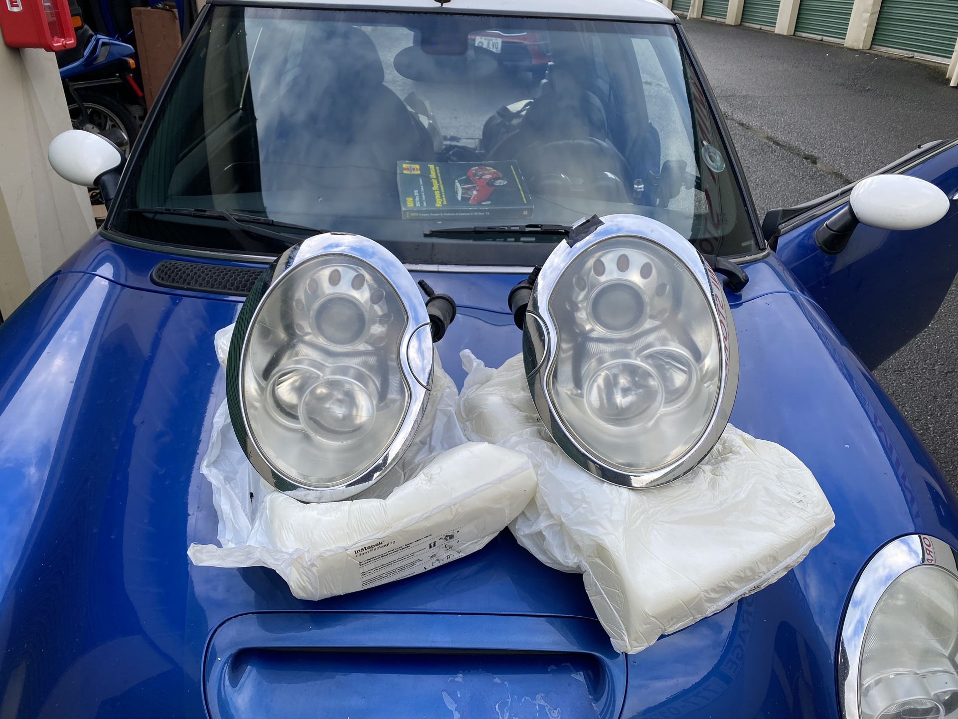 2005 MINI R53 Xenon Headlights With Working Water Sprayers.