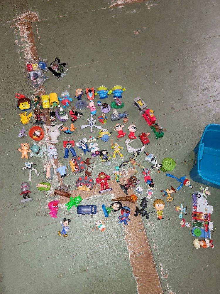 90 McDonald's Toys