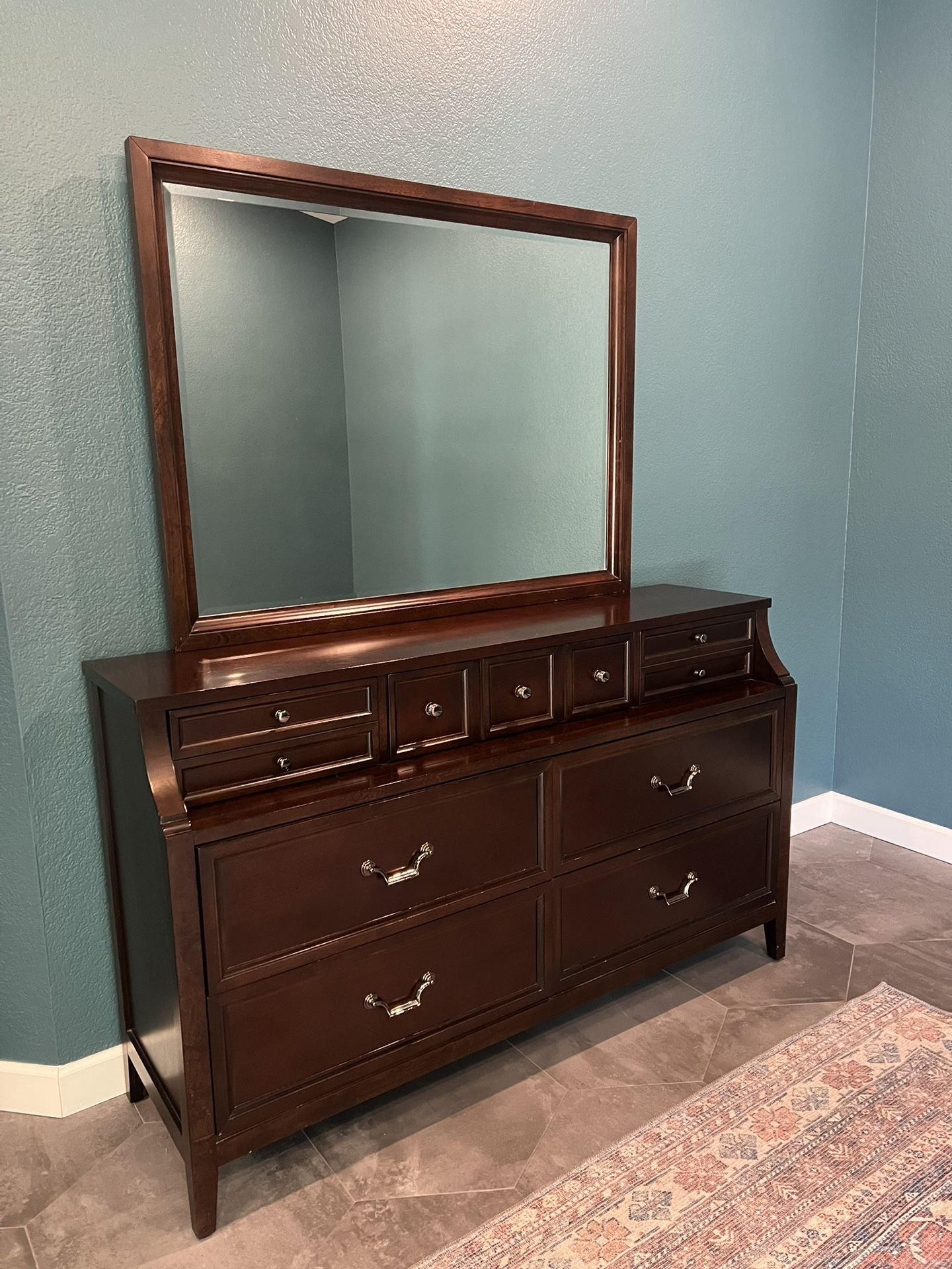 5 Piece Bedroom Set In Great Condition