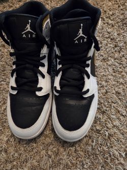 Jordan 1 Mid White Gold - 554725-190 size 6Y