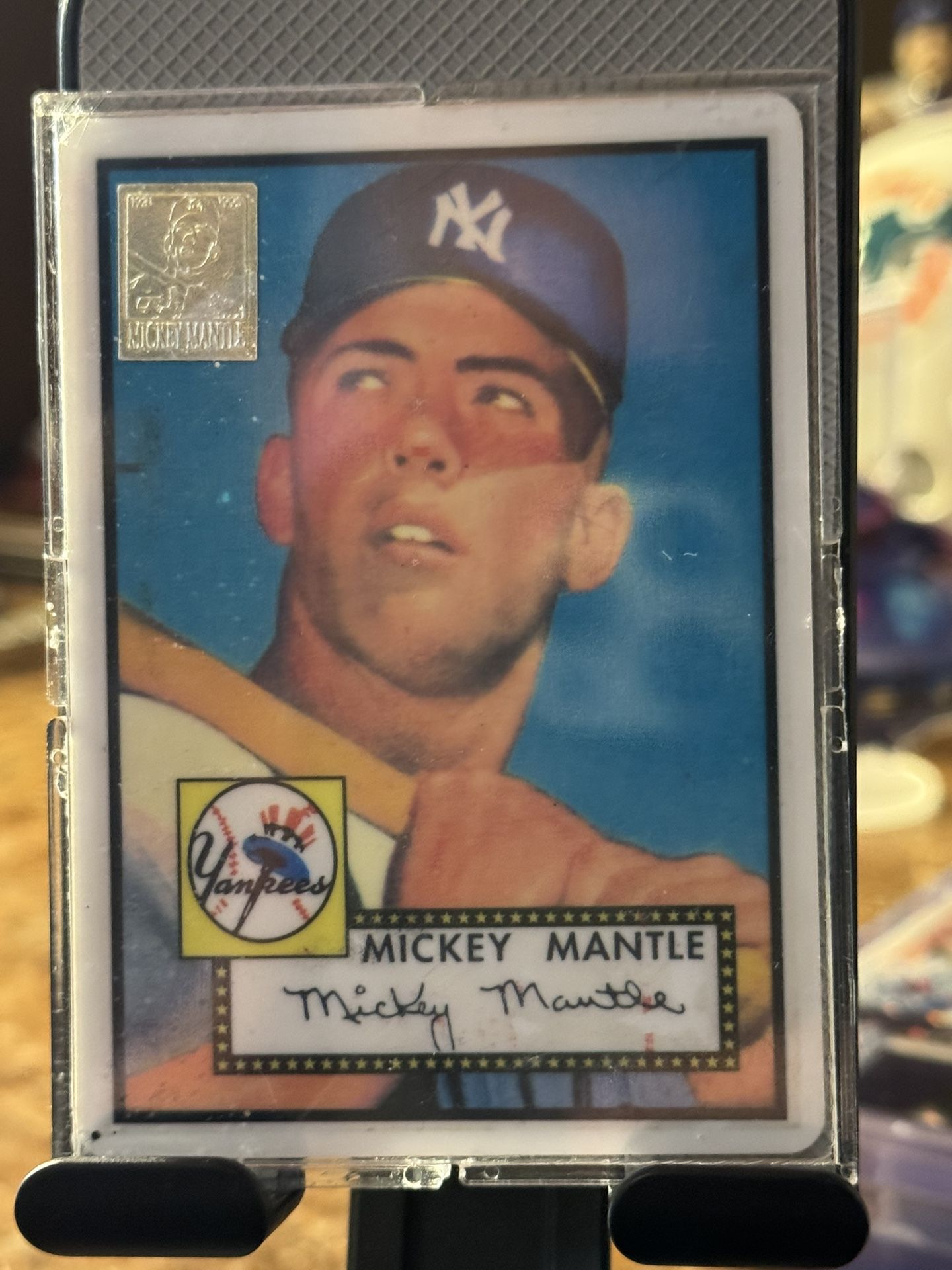 TOPPS PORCELAIN BASEBALL CARD MICKEY MANTLE 1952 ROOKIE CARD WITH COA.