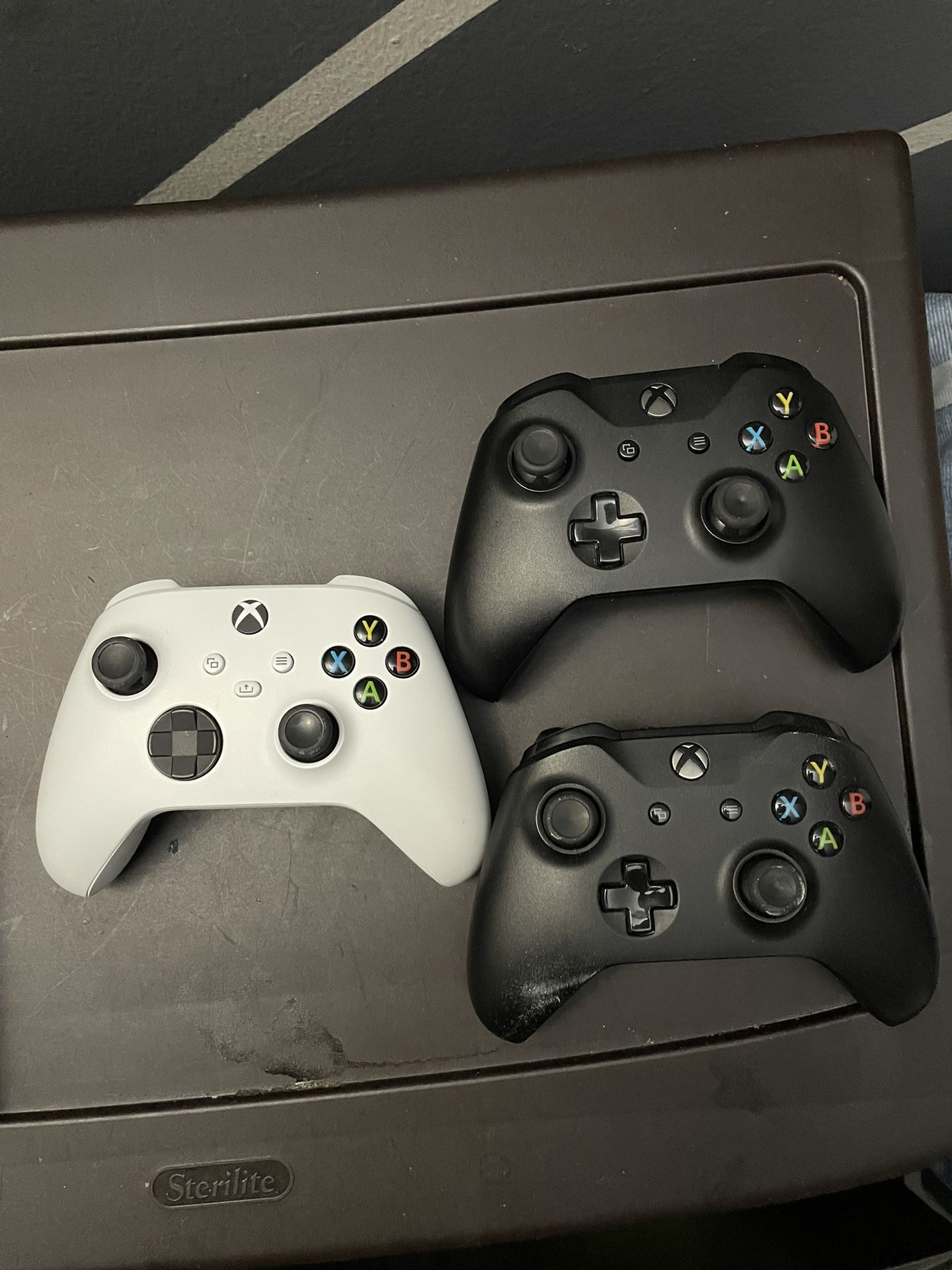 XBOX CONTROLLERS 