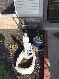 Beautiful Lawn ornament/w water bowl
