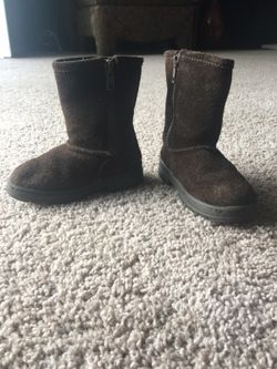 Size 8c brown boots
