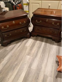 2 nightstands