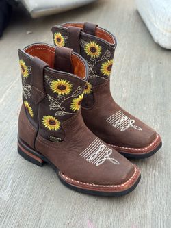 Cowgirl boots / Girl