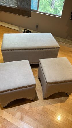 Bench/coffee table with stools