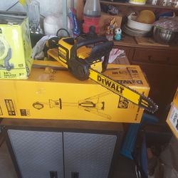 DEWALT
FLEXVOLT 60V MAX 16in.
Brushless Cordless Battery
Powered Chainsaw (Tool Only)