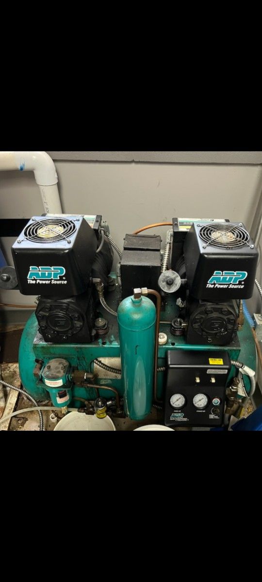 ADP Apollo dental air compressor ALCTl42D Copeland heads. 4 simultaneous users.