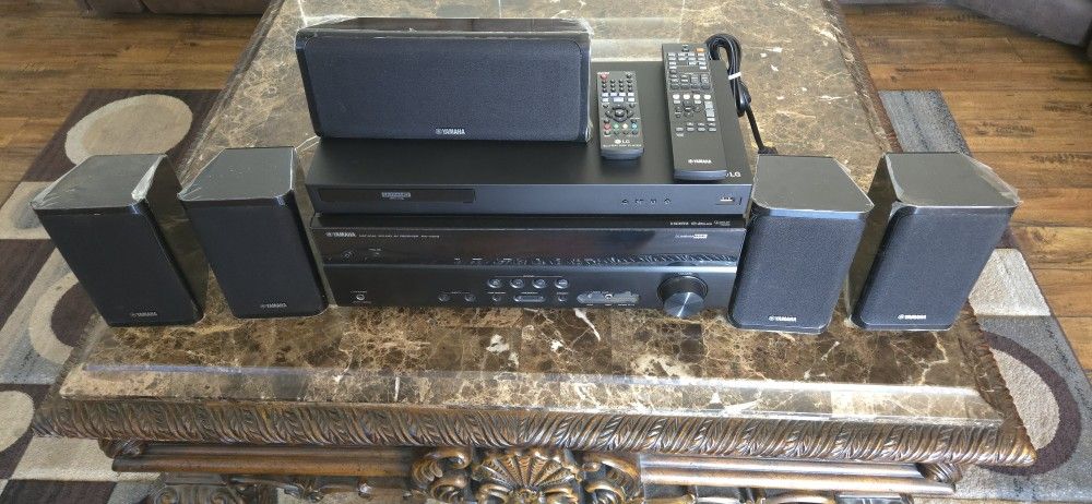 Yamaha 5.1 Channel A/V Receiver (RX-V373) (Excellent Condition)
