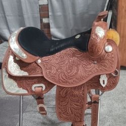 WESTERN SHOWMAN  SADDLE