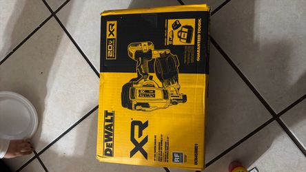 DEWALT 20V XR Cordless Roofing Nailer Kit DCN45RND1