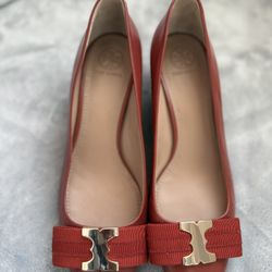 Tory Burch Leather Pumps — Size 7 