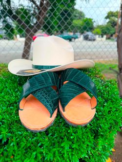 Combo de Huaraches de piel exotica y sombrero