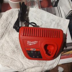 Milwaukee M 12 