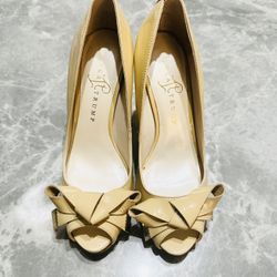 Ivanka Trump Patent Leather Shoes Slingback Pumps Mustard Heels Bow SZ 6.5
