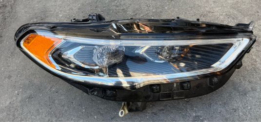 2019 Ford Fusion Right headlight