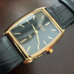 Seiko Gold Case with Black Strap Watch 33mm Mint Condition Rare Barrel Tonneau Slim Tank