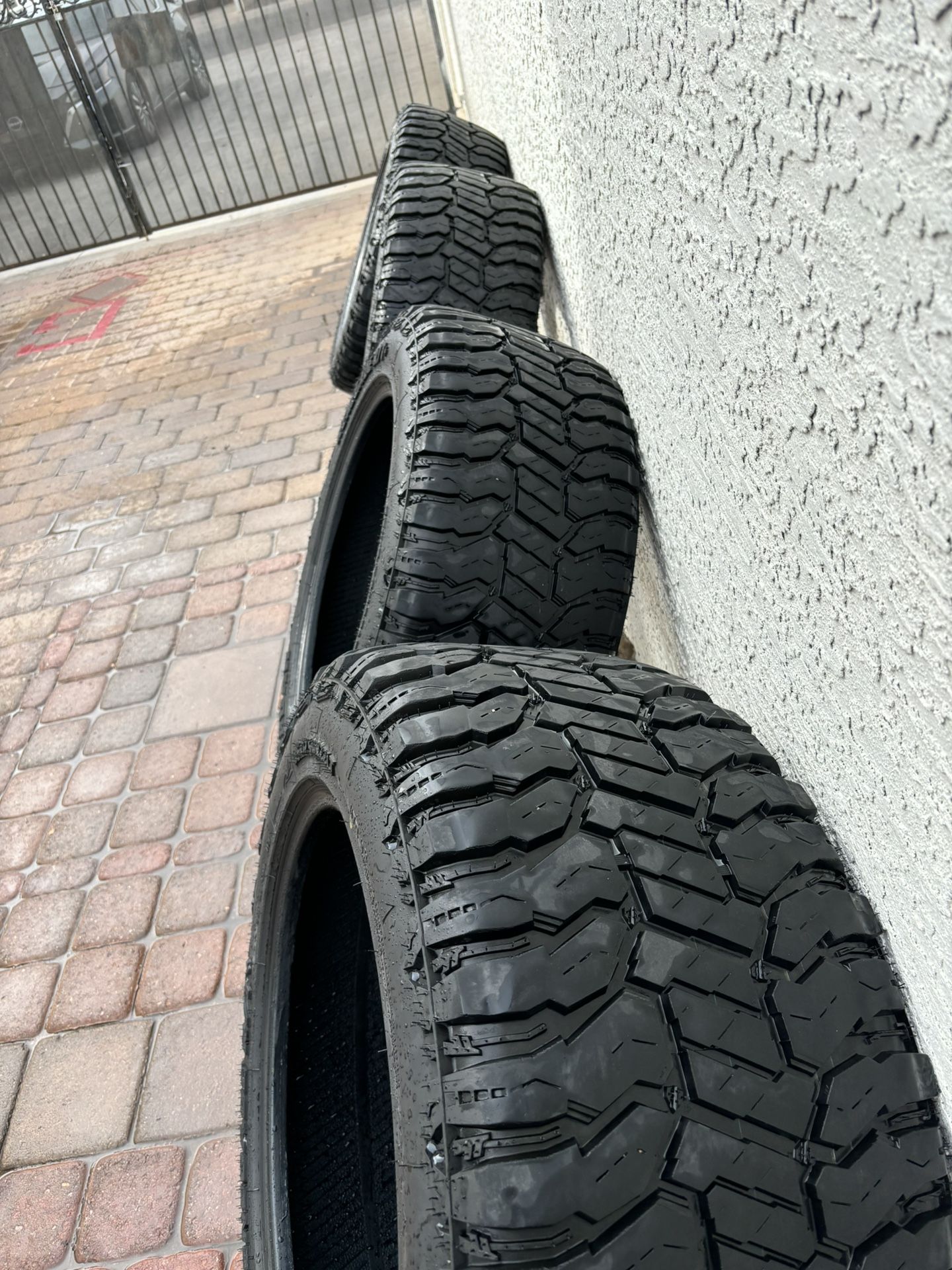 35x12.50x22 Radar Renegade RT