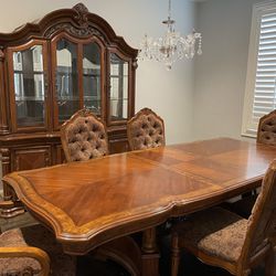 Luxurious China Cabinet And Dining Table