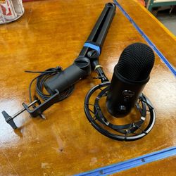 Blue Yeti Microphone W/ Boom Arm