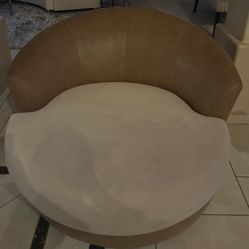 Oversize Swivel Round Chair