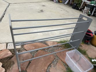 Shelf With No Boxes