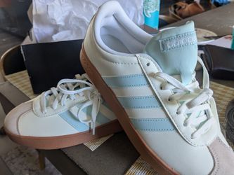 Women's Adidas VL COURT Base Shoe Size 8