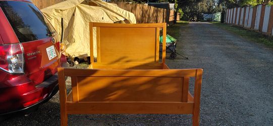Queen size bed made in brazil