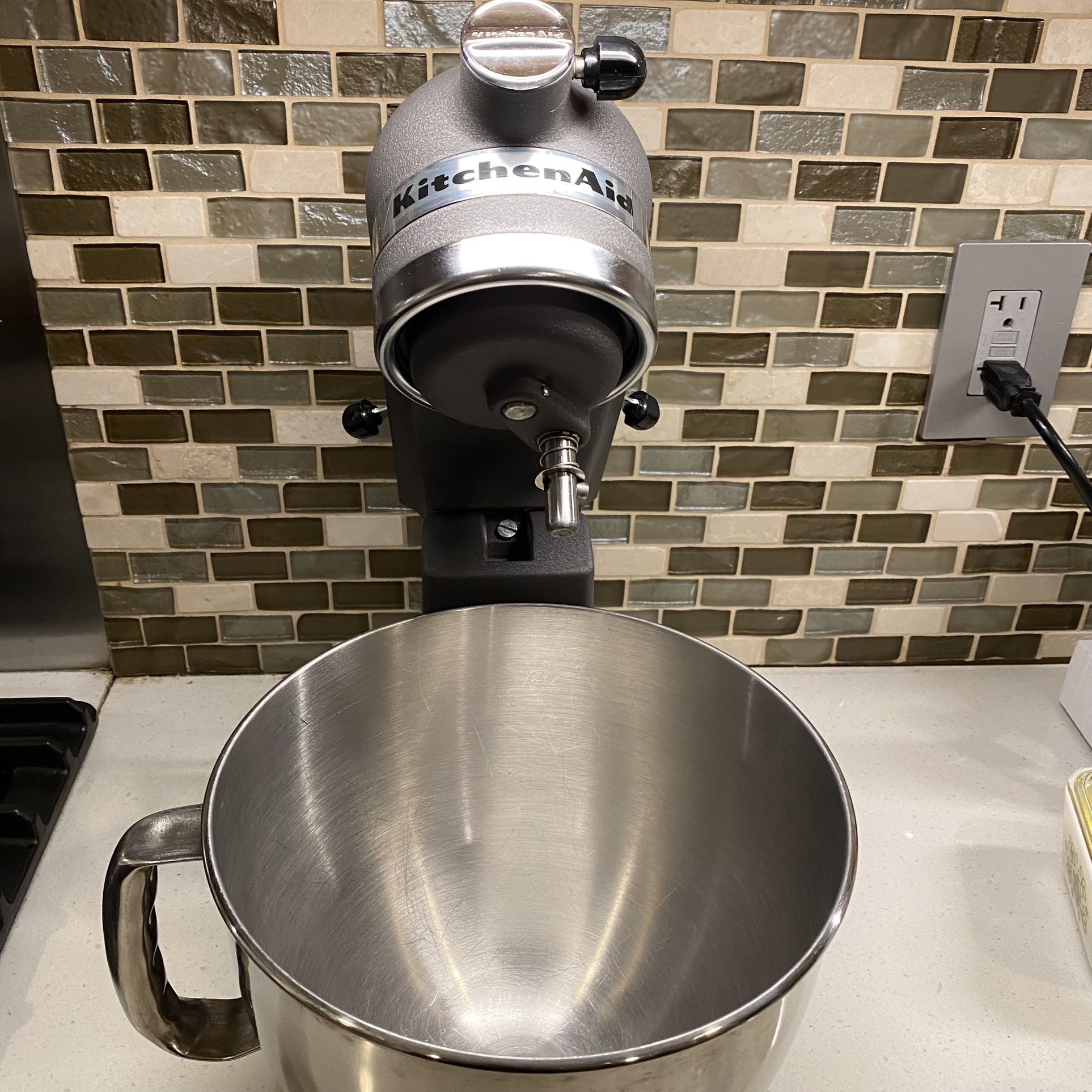 KitchenAid Tilt Head Mixer- Turquoise (With Attachments!) for Sale in  Seattle, WA - OfferUp