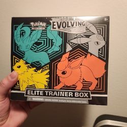 Pokemon Evolving Skies Etb