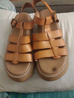 American Eagle Sandals
