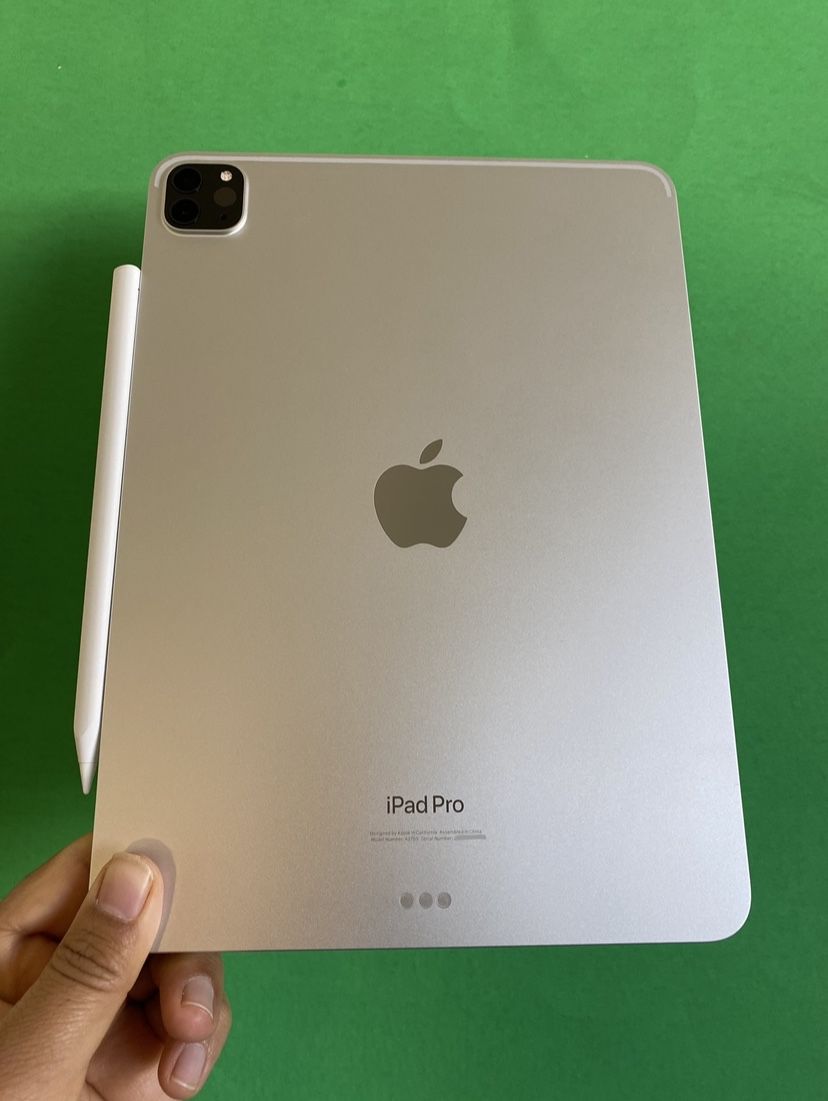 128GB Apple IPad Pro 11” 4th Generation (2022 Latest Model / M2 chip ) with Keyboard stylus pen & Accessories (warranty through 01/ 2024)