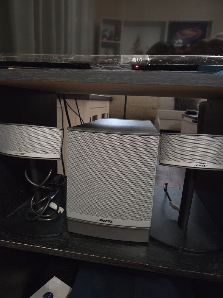 Bose Companion 5 Multimedia Speaker System In Graphite/silver Bose