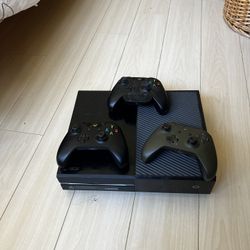 Xbox One With 3 Controllers