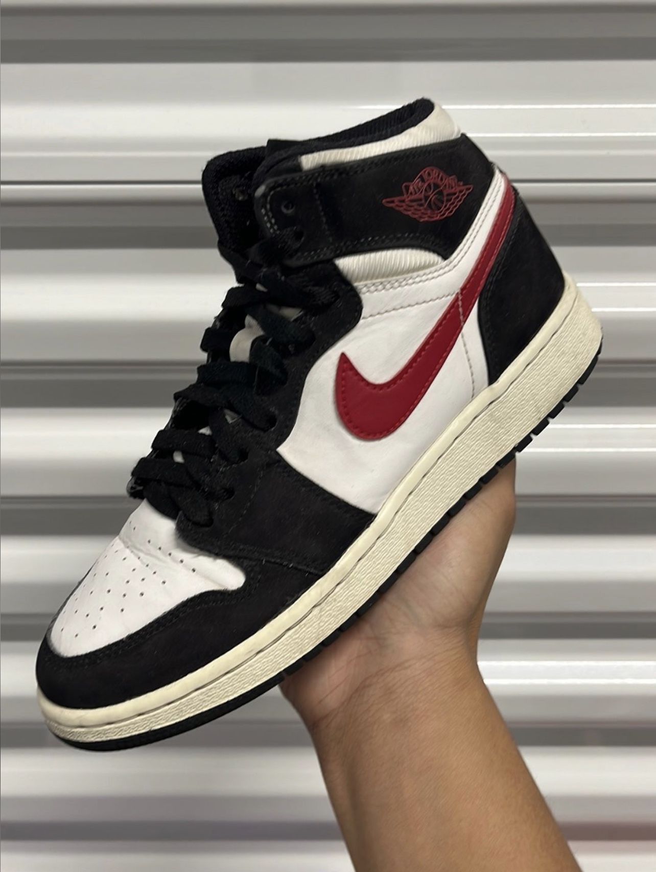 Jordan 1 High Black/ Red / White 2018