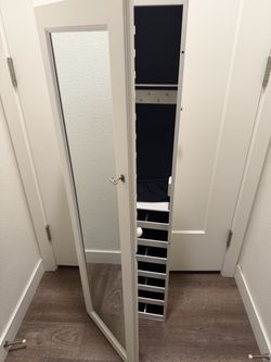 Mirrored jewelry box