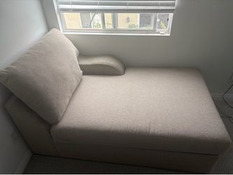 Modern Beige Chaise Lounge / Daybed – Clean & Comfortable