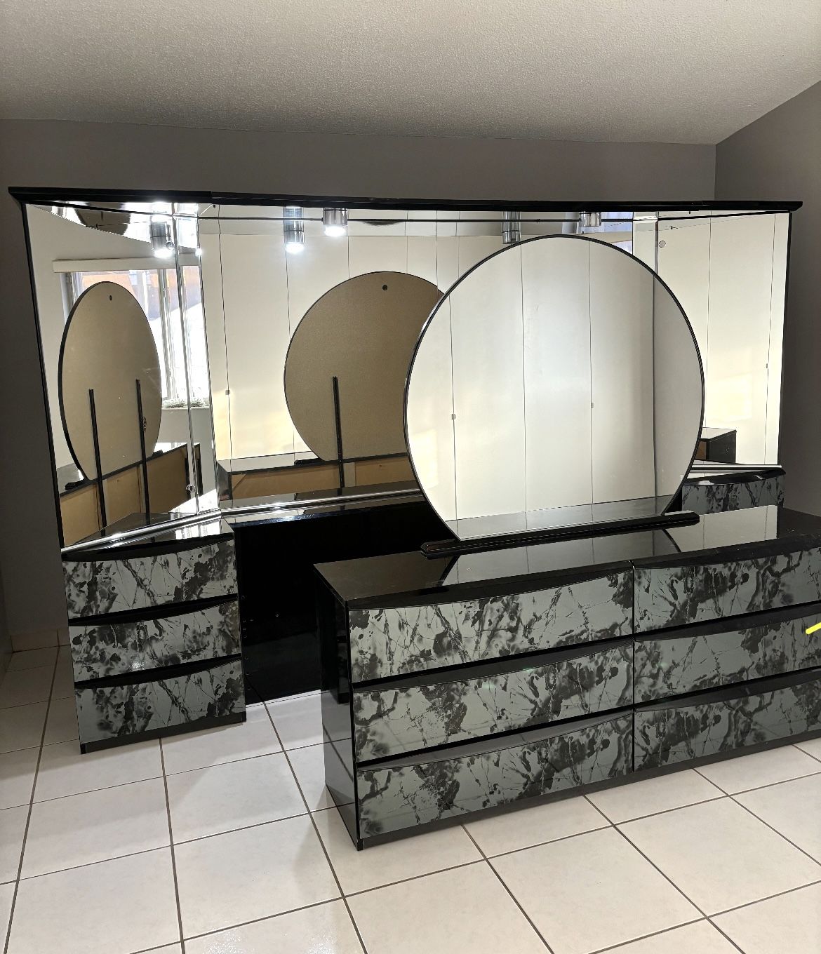 Bedroom Set- King Size /Juego De Cuarto King 