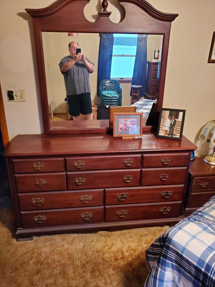 Queen bed, nightstand and dresser