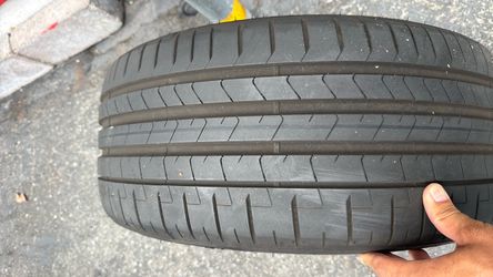Tesla Tire 235/35R20